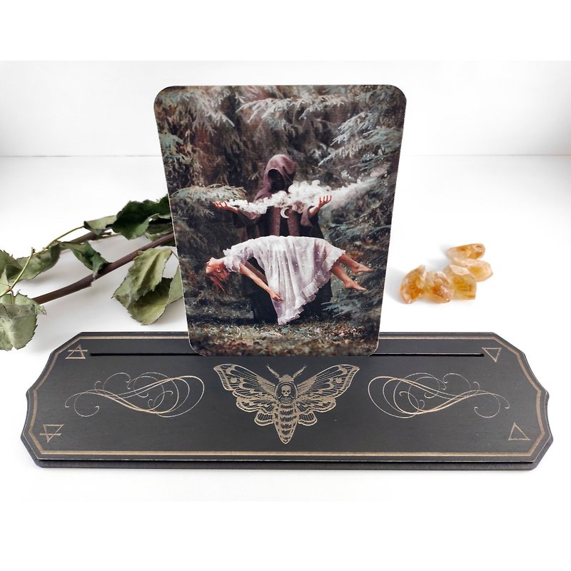 Tarot card stand, Death head moth tarot card stand, Lenormand or oracle card sta - 其他家具 - 木頭 