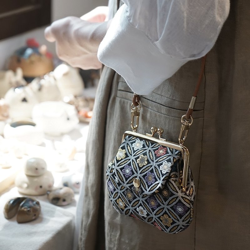 Jinyi Nishiki Creative Pocket Kiss Lock Bag-Qibao Happy Sakura - Messenger Bags & Sling Bags - Other Metals 