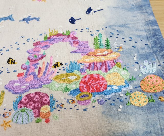 刺繍絵画　[紫雲]作 野花の香り」刺繍絵 刺繍絵画の額縁アート | あきのかぜ