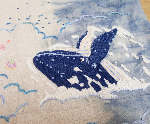 手刺繍カーディガン クジラ クラゲ アカエイ 雲 空 幻想 月 - ショップ TreeHouse In The Woods ブレザー・コート -  Pinkoi