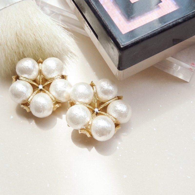 //Only one item is left on sale and will be sold out // New product revision ~ Pearl cotton earrings gold - Earrings & Clip-ons - Other Metals White