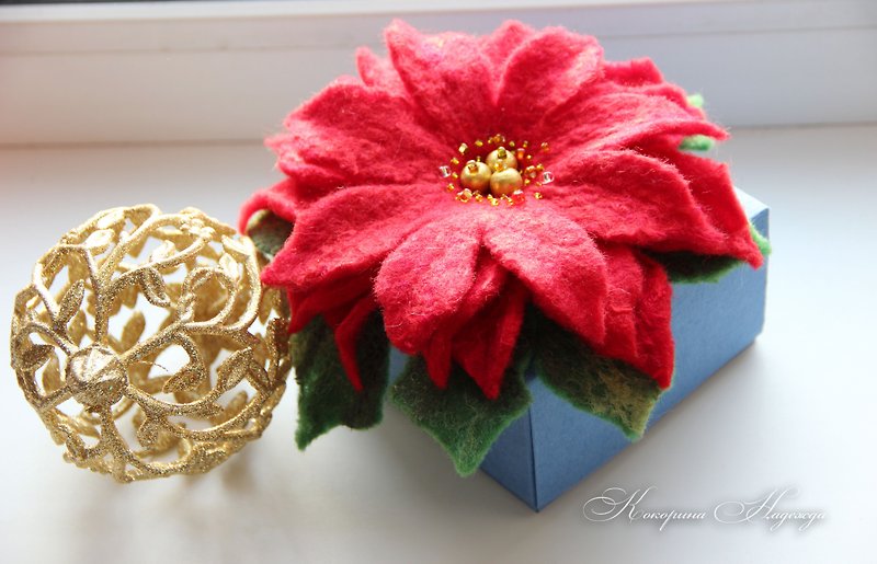 Felted brooch Poinsettia Flower red brooch for woman art natural wool gift - Brooches - Wool Red