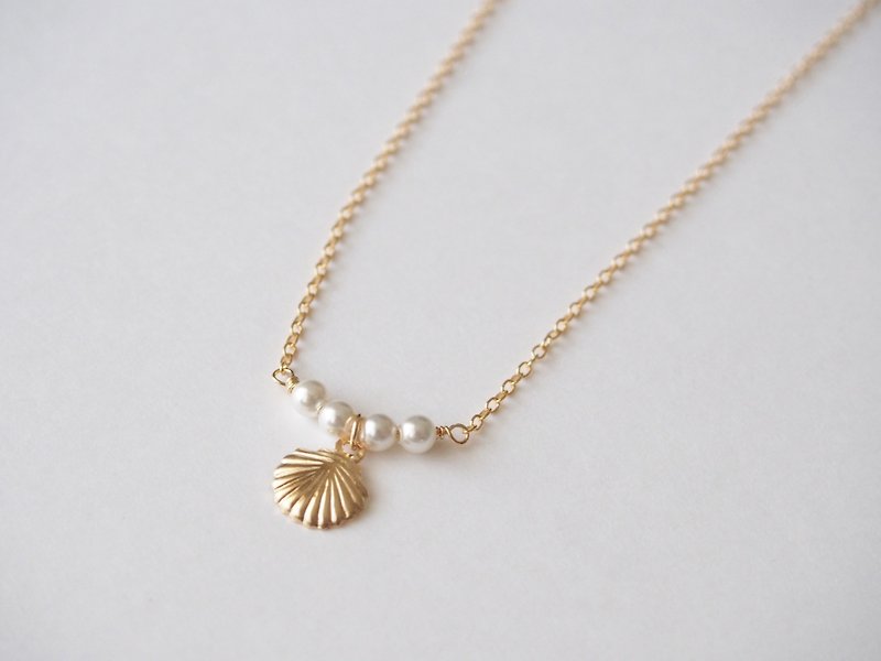 [14kgf] shell motif necklace (Swarovski Pearl) - สร้อยคอ - โลหะ สีทอง
