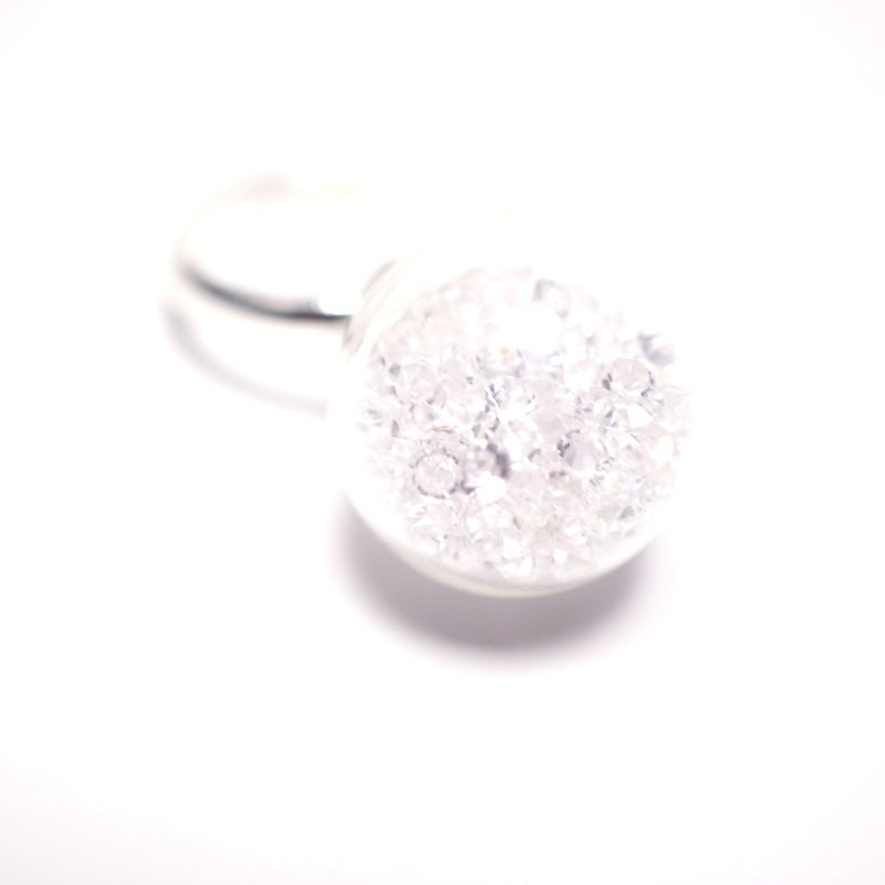 A Handmade white crystal ball ring - แหวนทั่วไป - แก้ว 