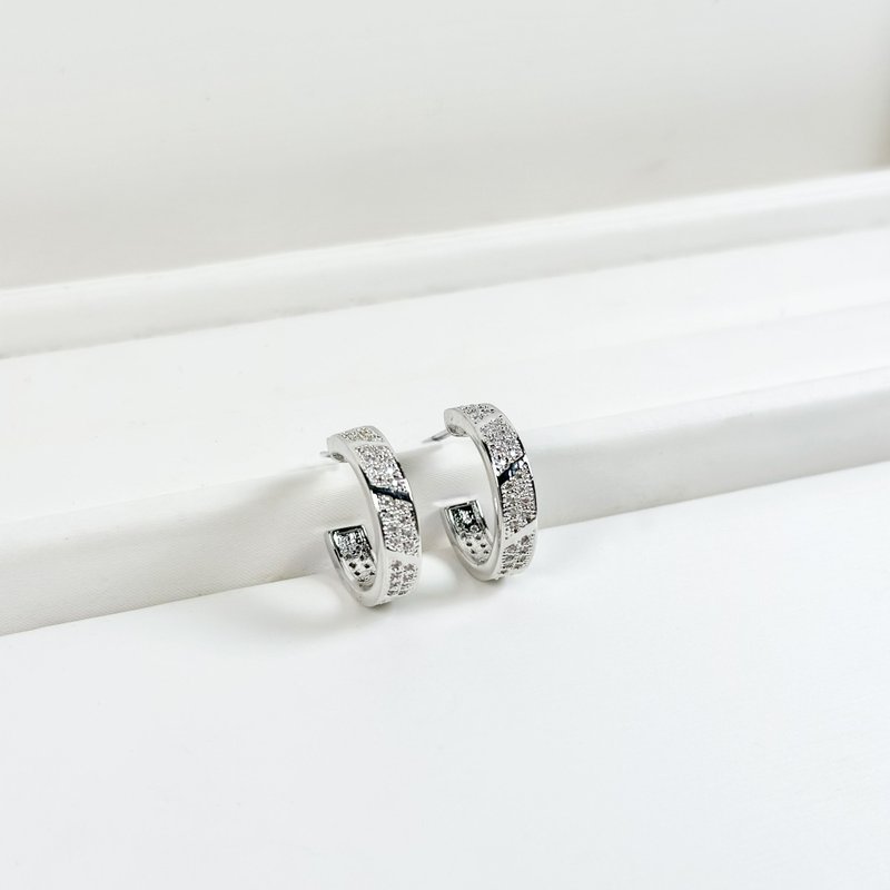 銀色925純銀C圈耳環/925銀 輕珠寶 針式耳環 白K金色 純銀耳環 - 耳環/耳夾 - 純銀 銀色