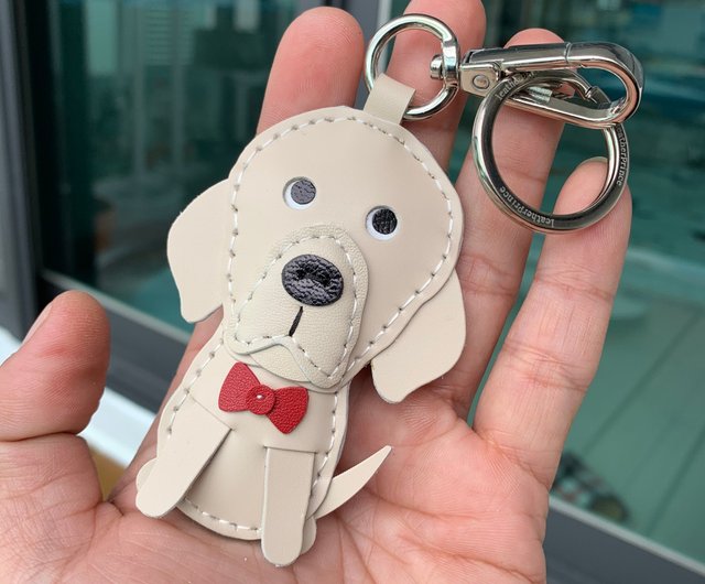 癒しの小物 ハンドメイド レザー ベージュ ラブラドール犬 純手縫いキーホルダー Sサイズ - ショップ leatherprince  キーホルダー・キーケース - Pinkoi