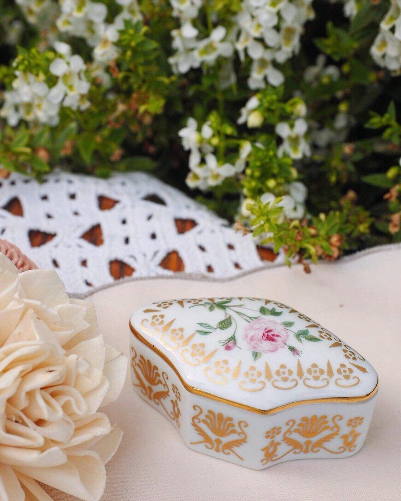 Queen Josephine's Rose Garden Bone Porcelain Box Pink Flower B JS - Items for Display - Porcelain Pink