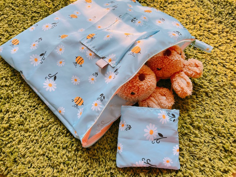 Camping Clothing Storage Bag / Waterproof Storage Bag - Bee Flower - ชุดเดินป่า - วัสดุกันนำ้ สีน้ำเงิน