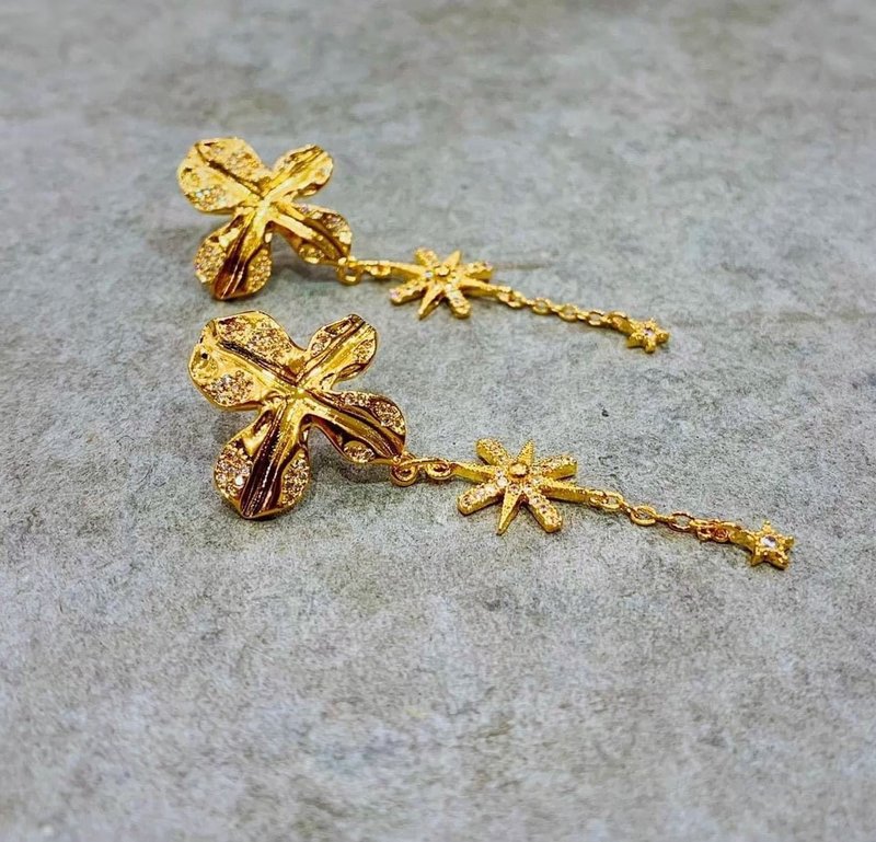 Flower star earrings - ต่างหู - โลหะ สีทอง