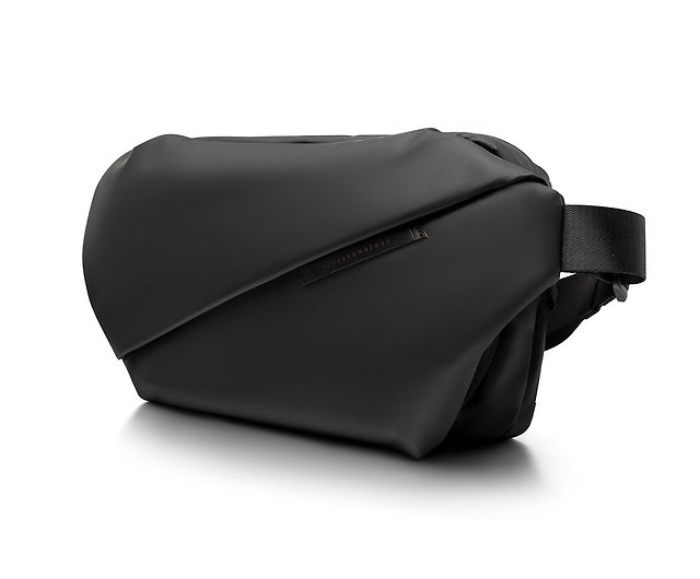 Urbanature-Radiant R0 Plus action function shoulder bag cool black 