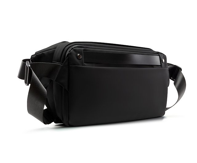 Urbanature-Radiant R0 Plus action function shoulder bag cool black 