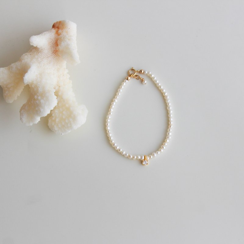 Natural Mini Pearl Bracelet Stacking - สร้อยข้อมือ - ไข่มุก ขาว