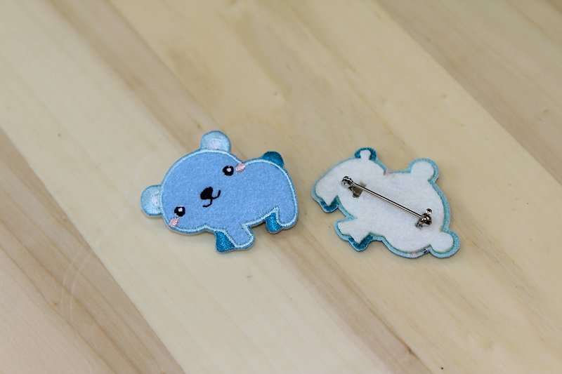 Cloth embroidered pin - Forest cute animal series Bear cute (single) - Badges & Pins - Thread Multicolor
