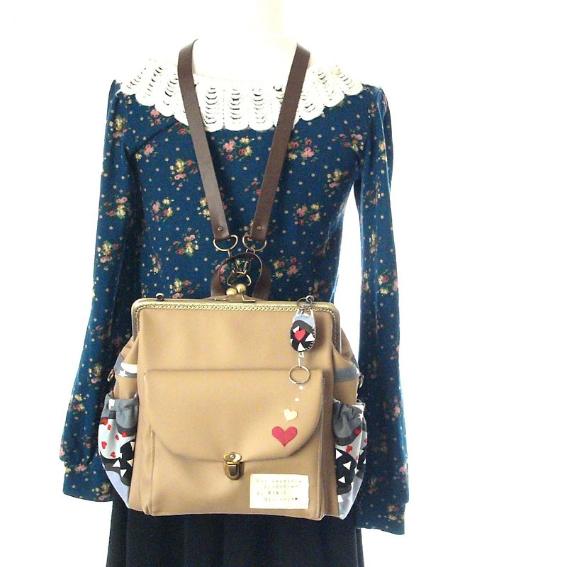 【Tokimeki and courage heart 】3 WAY Right side zipper backpack  Milk tea heart - Backpacks - Genuine Leather Khaki