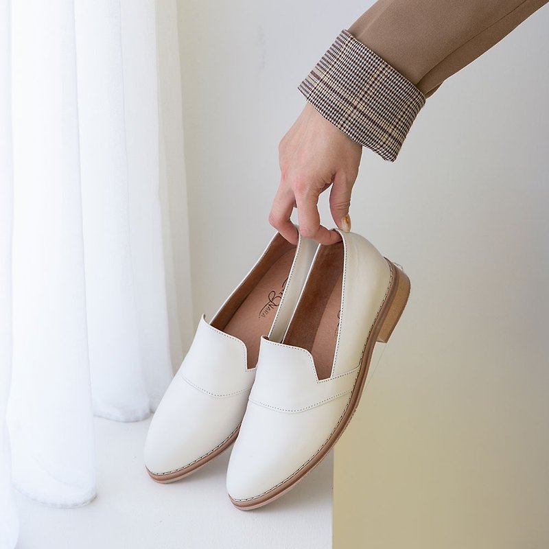One-day prelude loafers-coconut milk white - รองเท้าอ็อกฟอร์ดผู้หญิง - หนังแท้ ขาว