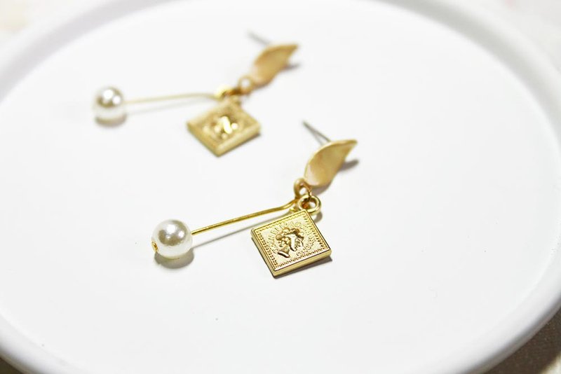 【Earrings】Roman Coin-Rhombus - Earrings & Clip-ons - Other Metals Gold