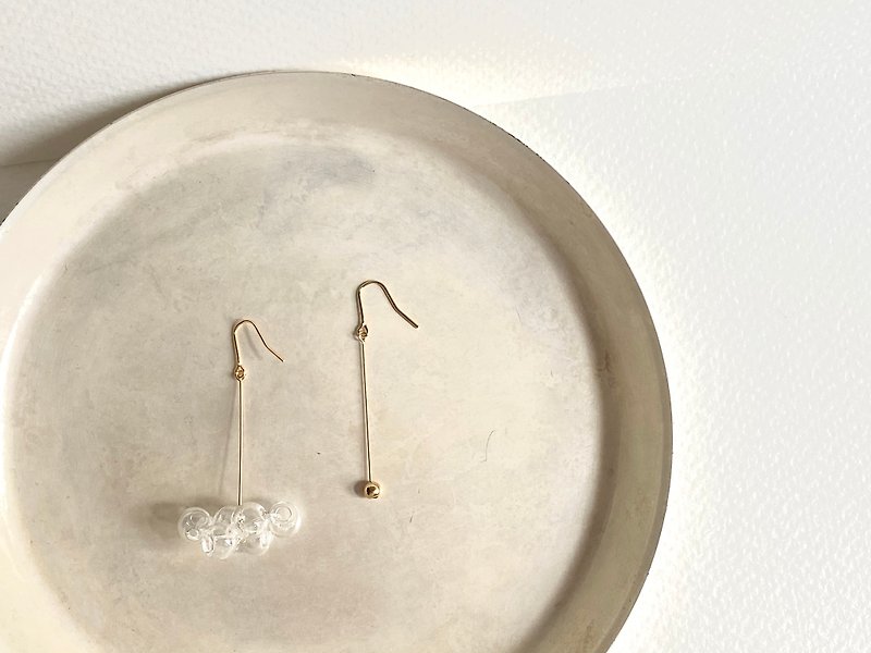 Simple irregular glass bead earrings - ต่างหู - แก้ว สีใส