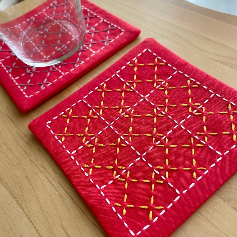 Set of 2 Sashiko Coasters, Hiyoku Igeta Red, Embroidery, Gift, Fabric Accessories, Kitchen Supplies, Cafe Goods, Coffee, Gift, Christmas, Vivid, Birthday - Coasters - Cotton & Hemp Red