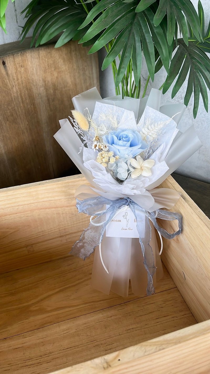 Breeze Blue Translucent Small Bouquet Valentine's Day Preserved Flowers Dried Flowers Rich Flowers Mother's Day Graduation Gift - ช่อดอกไม้แห้ง - พืช/ดอกไม้ สีน้ำเงิน