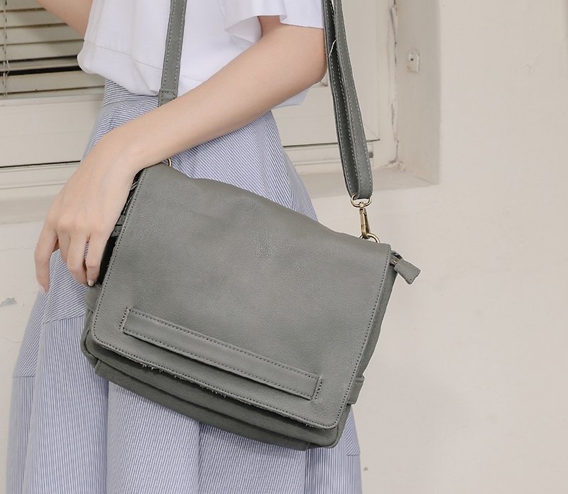 Cross-belt structure hand shoulder and shoulder bag dual-use bag gray green - Handbags & Totes - Genuine Leather Gray