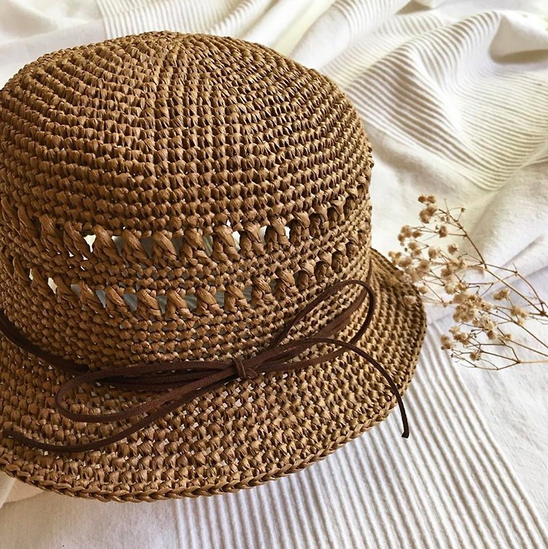 hm2. Weave a straw hat. Caramel Brown - หมวก - กระดาษ สีนำ้ตาล