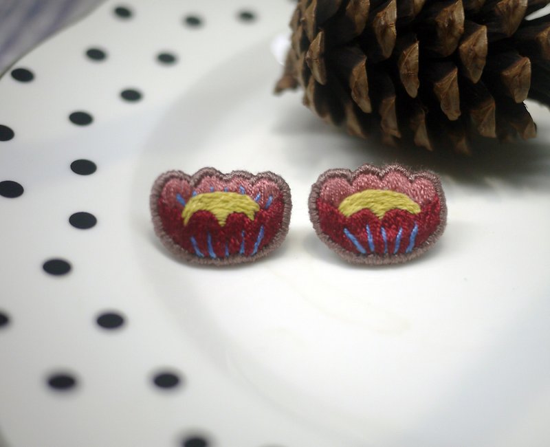 งานปัก ต่างหู สีแดง - [Small Bean Color Begonia Flower] Hand Embroidered Earrings