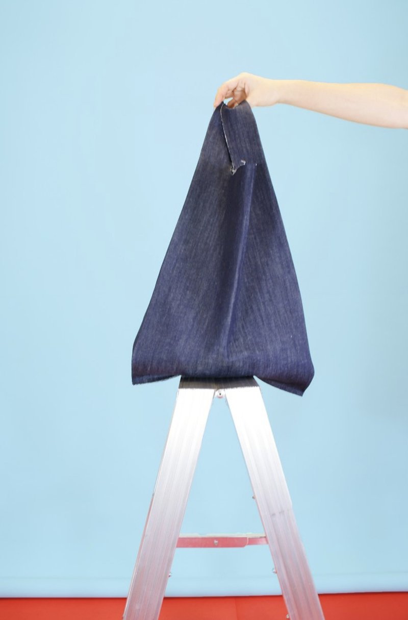ARTERY Denim Tote Shopping Bag - กระเป๋าถือ - ผ้าฝ้าย/ผ้าลินิน สีน้ำเงิน