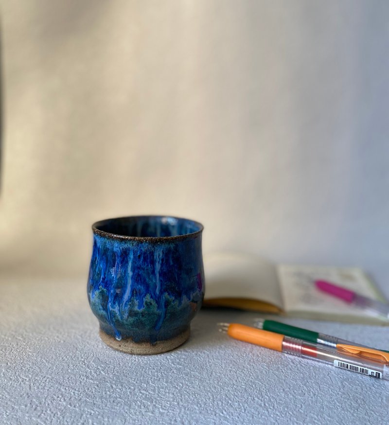 Berry Blue Bamboo Slip Blue Handmade Ceramic Cup - Flowing Clouds and Flowing Water Series - Cups - Pottery Blue