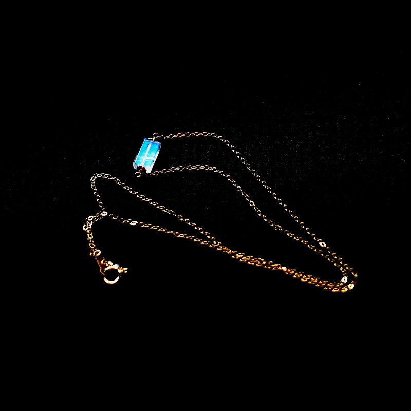 Blue halo moonlight rectangular sugar necklace top high-gloss glass body 14K can be changed ear clip - Necklaces - Gemstone Blue