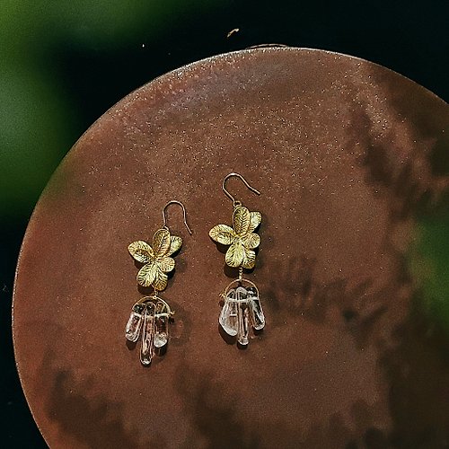 【翡也】 freeyajewelry 【翡也】輕古典黃銅天然水晶耳環 可改夾式
