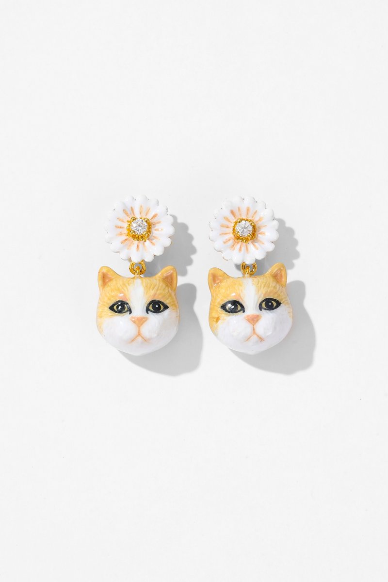 Daisy Stone Cream White Cat Painted Enamel Earrings~Only available Clip-On - ต่างหู - วัตถุเคลือบ 