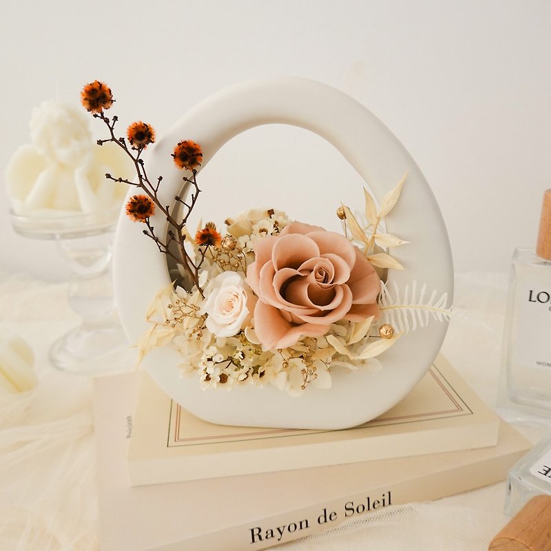 Preserved flower characteristic O-shaped small basket-milk tea color - Dried Flowers & Bouquets - Plants & Flowers Khaki