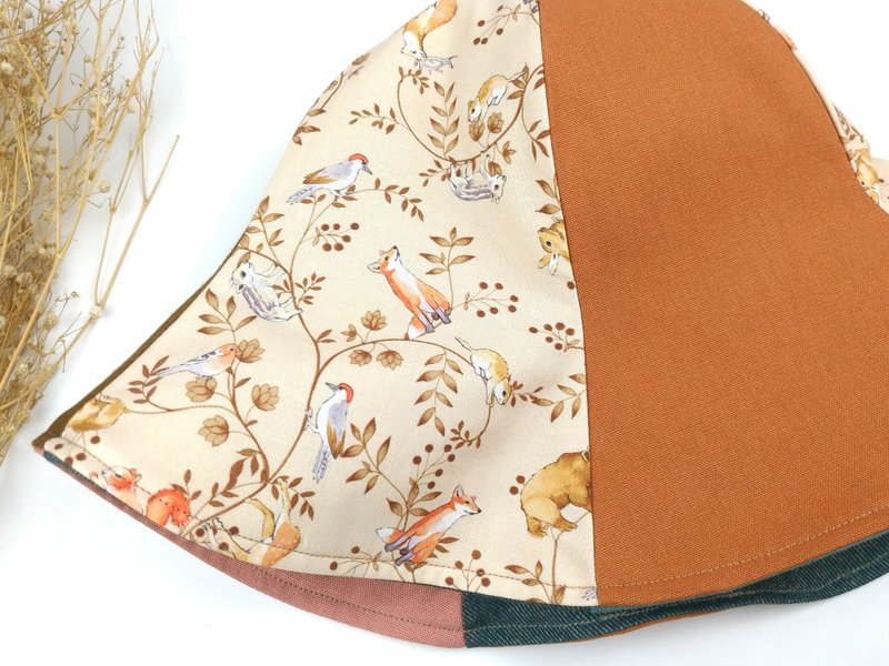 Calf Village Calf Village handmade double-sided hat customized sun visor animal illustration fox mountain pig and bird rabbit brown bear squirrel fall {romantic forest} orange brown 【H-412】 Limited - หมวก - ผ้าฝ้าย/ผ้าลินิน สีกากี