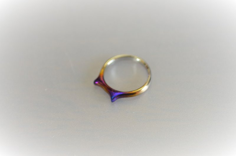 titanium ring・チタンリング・何か小さい青紫の耳・０号 - 戒指 - 其他金屬 藍色