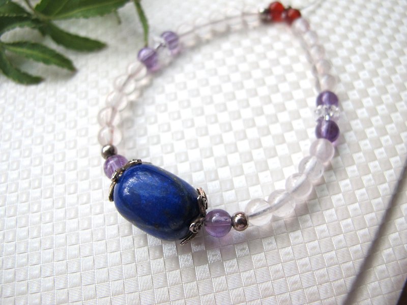 onion-bulb Hands Natural stone series - "Lavender Blue" - lapis lazuli beads barrel ┌ white rose quartz crystal ┌ ┌ ┌ agate amethyst - สร้อยข้อมือ - เครื่องเพชรพลอย สีน้ำเงิน