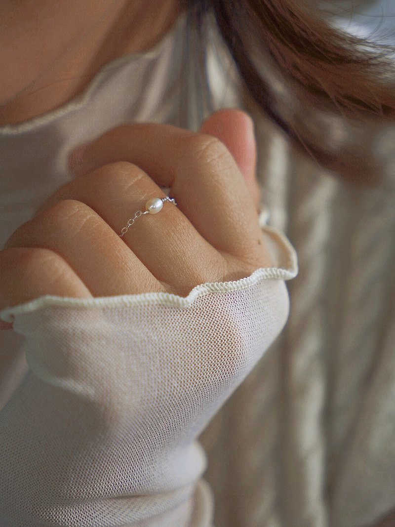 ARAE Ovel Pearl Chain Ring | 925 Sterling Silver, 14K Gold Filled - แหวนทั่วไป - ไข่มุก ขาว