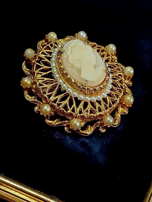老時光製造所 vintage jewelry FLORENZA CAMEO 仕女浮雕 優雅繞珠 別針