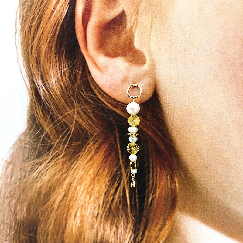 Japanese Style Pearl 14GF Earrings 【Geometric Earrings 】Mothers Day Gift - Earrings & Clip-ons - Pearl Gold