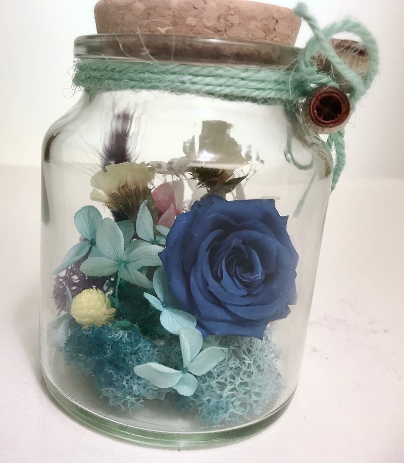 Not withered vase/table decoration/birthday gift/bottle blue rose - ของวางตกแต่ง - พืช/ดอกไม้ สีน้ำเงิน