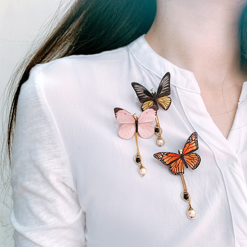 Brooch Embroidery Necklace Pendant Butterfly Handmade Combination Pearl Summer Valentine's Day - เข็มกลัด - งานปัก หลากหลายสี