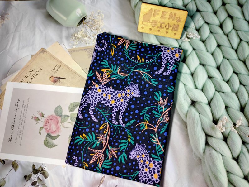 Forest Series-UK Limited Fabric-Black Bottom Purple Dot Leopard Cloth Book Cover-Bu Shuyi A5/25K Spot - ปกหนังสือ - ผ้าฝ้าย/ผ้าลินิน 