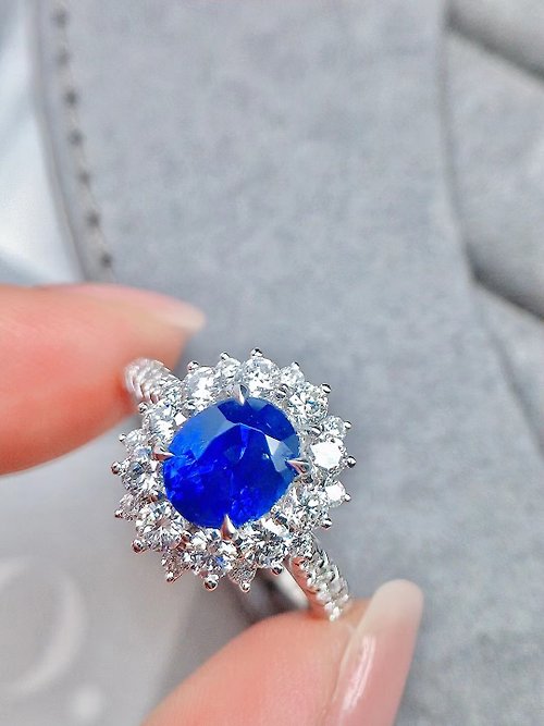 台北奧斯珠寶｜客製莫桑石、莫桑鑽、GIA鑽石、彩色寶石 台北奧斯珠寶 18k金藍寶石戒指