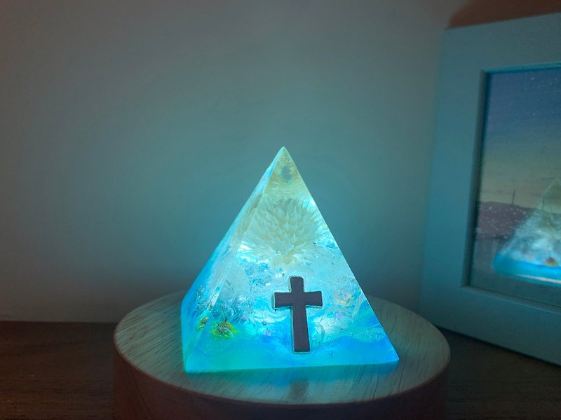 Gospel Gifts Ping An Home Decoration Handmade Healing Small Objects Dry Flower Resin Craft Handmade Night Light Table Lamp - โคมไฟ - พืช/ดอกไม้ สีน้ำเงิน