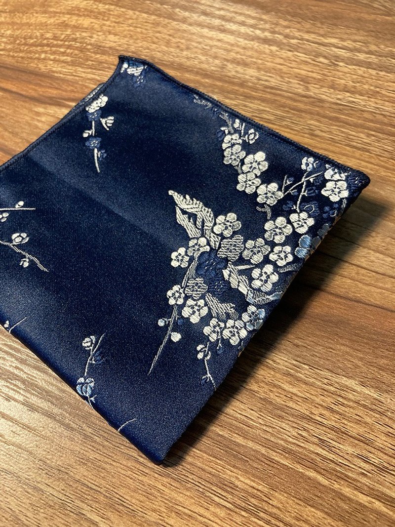 Blue and Silver Plum Blossom Pocket Square - หูกระต่าย/ผ้าพันคอผู้ชาย - วัสดุอื่นๆ สีน้ำเงิน