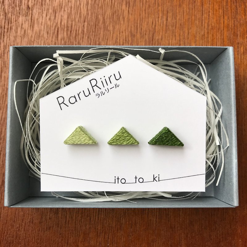 triangle, thread, cypress, green, matcha color, beautiful, gradation - Earrings & Clip-ons - Wood Green