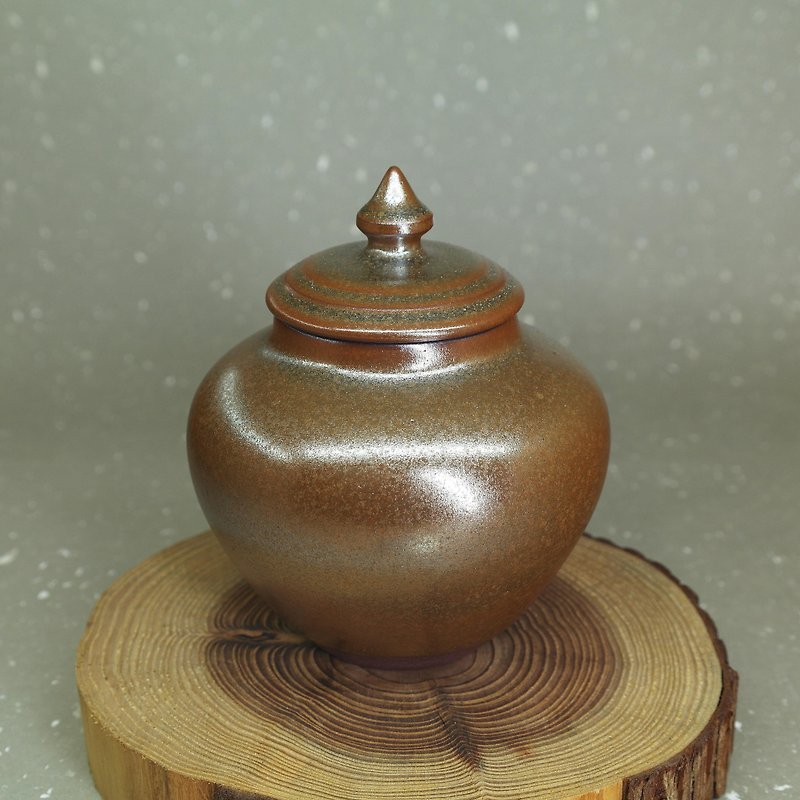Tibetan gold glazed urn-shaped tea warehouse hand-made pottery tea props