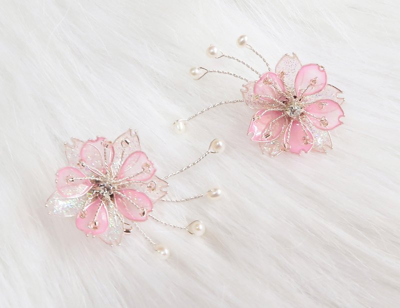 Miss Paranoid Paranoia Snow Sakura and Pearl Pink Resin Earrings 925 Silver Needle - ต่างหู - วัสดุอื่นๆ สึชมพู
