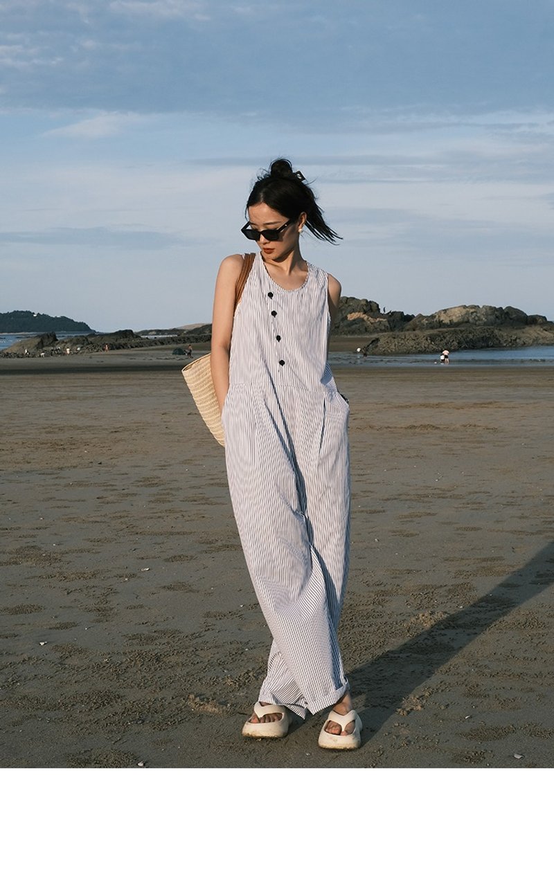 Solid color striped loose Japanese style jumpsuit wide-leg casual pants - จัมพ์สูท - ผ้าฝ้าย/ผ้าลินิน 