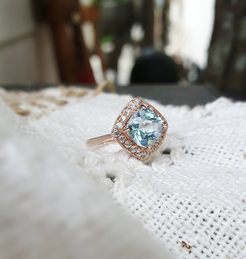 แหวนพลอย Blue topaz ล้อม White topaz real gemstone แหวนเงิน 925 ชุบ Rose gold - แหวนทั่วไป - เครื่องเพชรพลอย สีน้ำเงิน