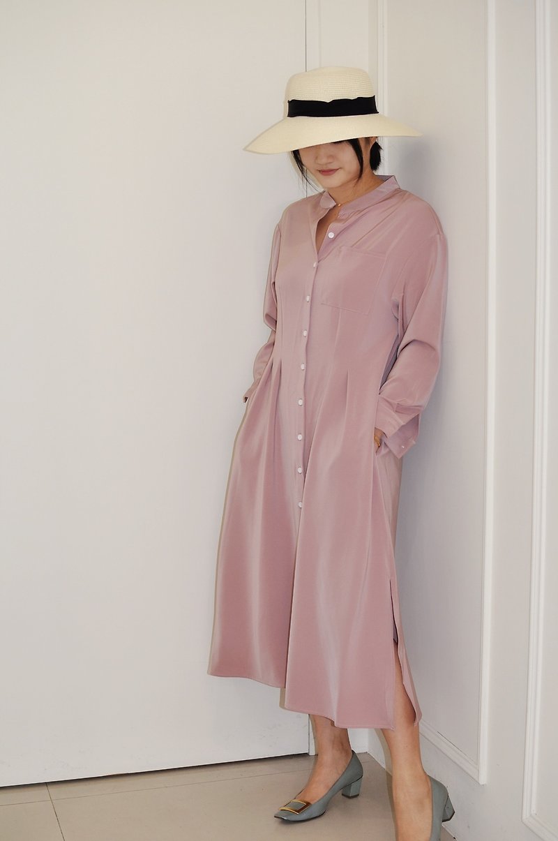 Flat 135 X 台灣設計師 長袖寬鬆襯衫版型洋裝罩衫 粉色絲質布料 - 女上衣/長袖上衣 - 聚酯纖維 粉紅色